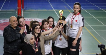 İİBF Kadınlar Voleybol Takımımızdan Gururlandıran Başarı: Üniversite Üçüncülüğü